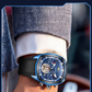 Quarz-Chronograph mit zwei kleinen Zifferblättern und skelettiertem Schwungrad